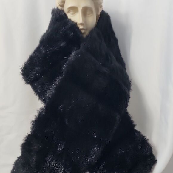 Black Faux Fur Stoll Pleasant Pheasant - Picture 3 of 5